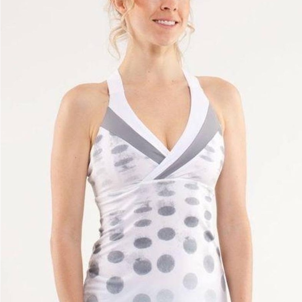 Lululemon Deep Breath Seaside Dot Workout top with built in Bra for Gym size 8